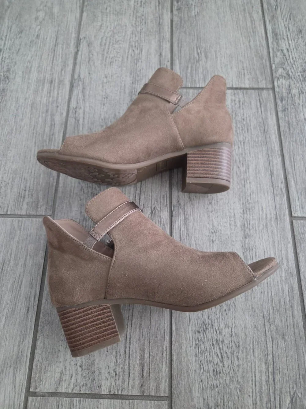 Kenneth Cole New York Girls Booties Suede Taupe Brown Peep Toe Size 4
